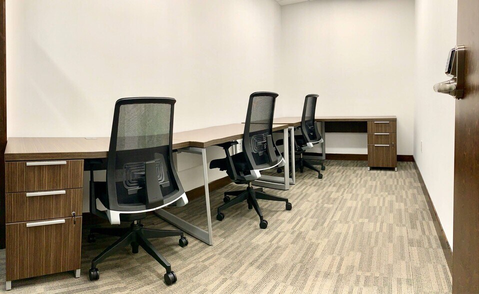 More Photos Of 1900 Glades Rd, Boca Raton Coworking Space