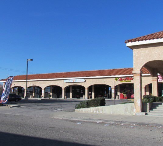 More Photos Of 2553 E Palmdale Blvd, Palmdale Storefront For Sale