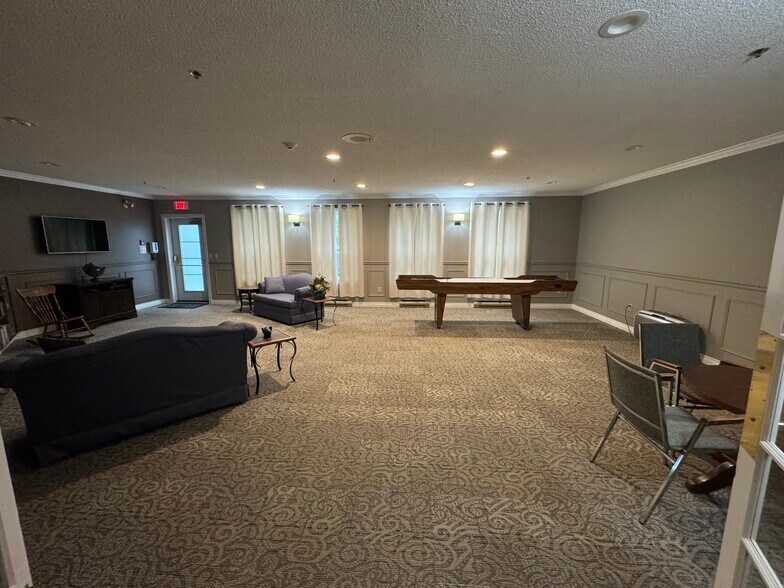 More Photos Of 725 Gibralter St, Norfolk Flex For Sale