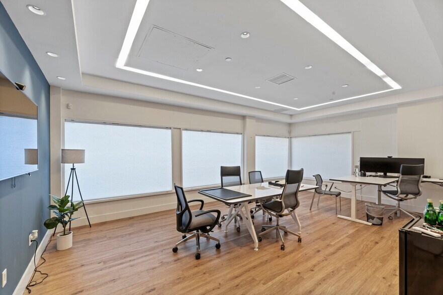 More Photos Of 850 Hampshire Rd, Westlake Village Office For Lease