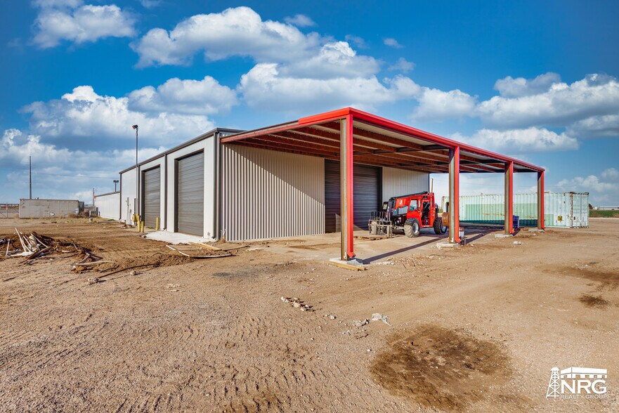 More Photos Of 3334 S Service Rd, Stanton Warehouse For Lease