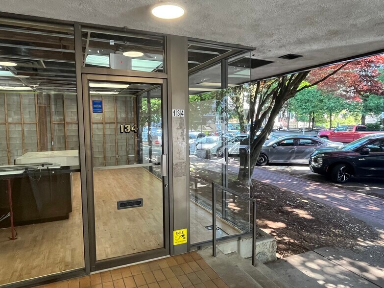 More Photos Of 134 14th St E, North Vancouver Office For Sale