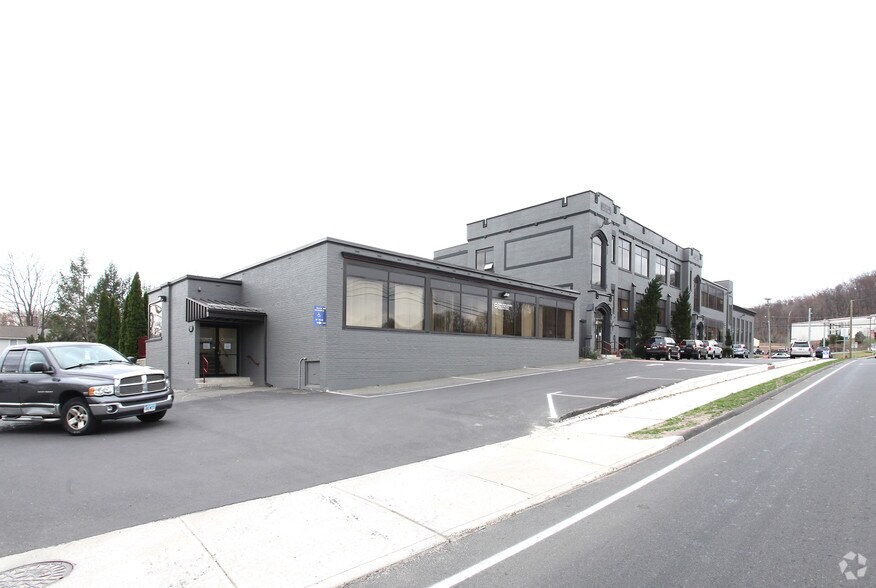 Primary Photo Of 22 Pine St, Bristol Medical For Lease