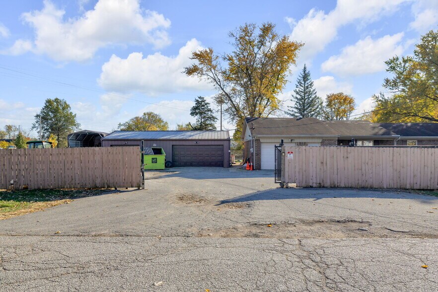 More Photos Of 7601 Milhouse Rd, Indianapolis Office For Sale
