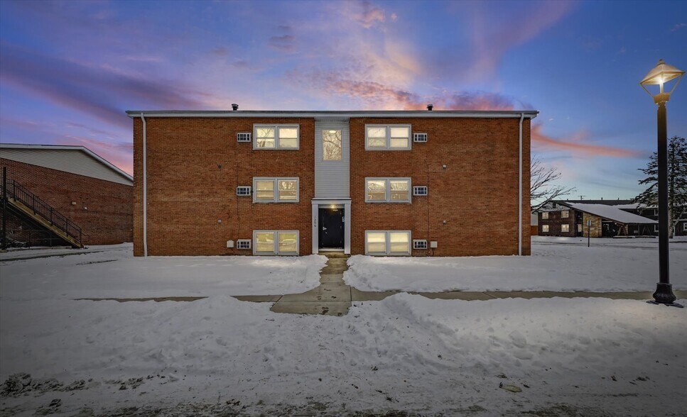 Primary Photo Of 1306 Silver St, Urbana Apartments For Sale
