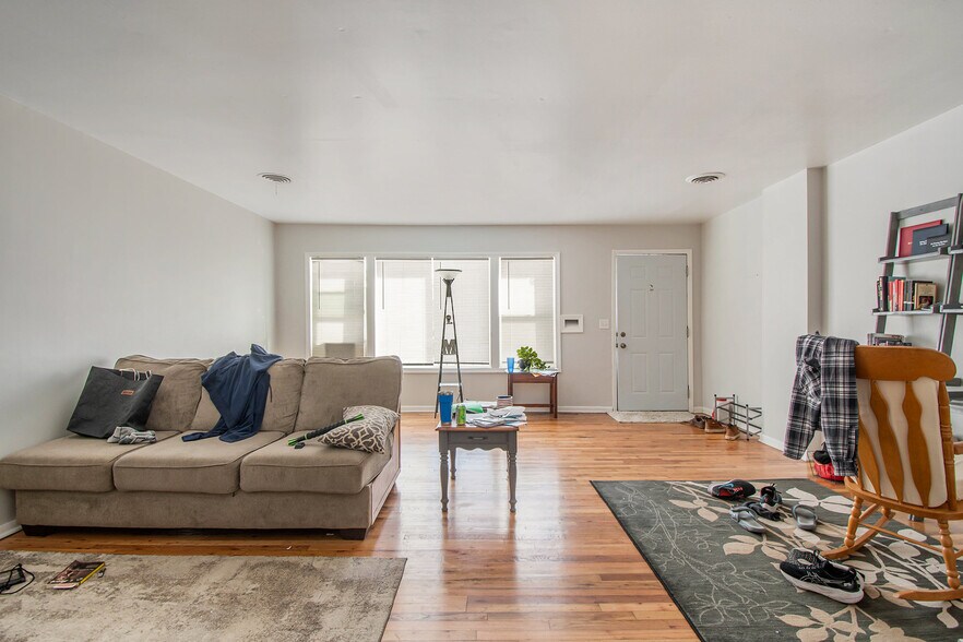 More Photos Of 2416 S 16th St, Omaha Apartments For Sale