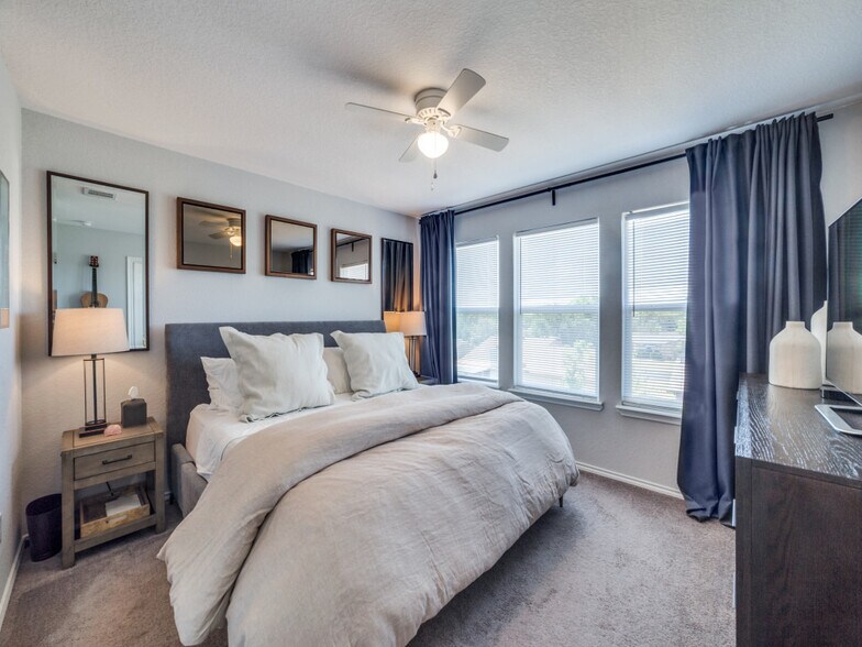 More Photos Of 6934 Crestway Rd, San Antonio Apartments For Sale