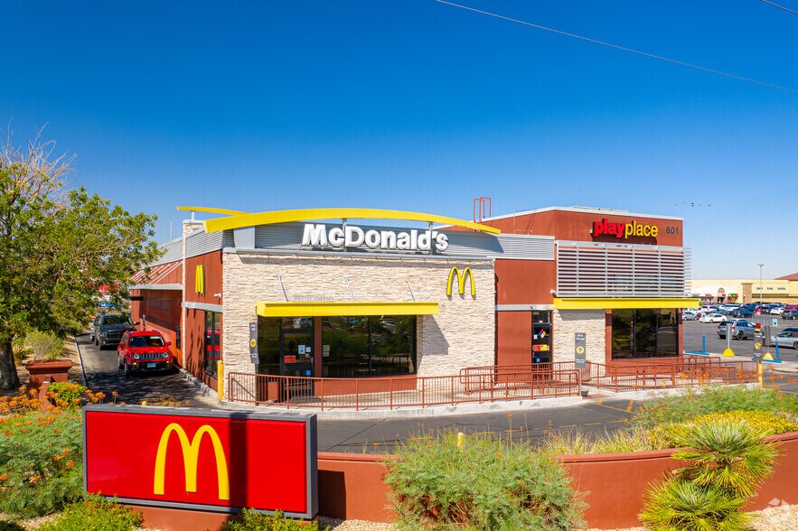 More Photos Of 601-649 N Stephanie St, Henderson Unknown For Lease