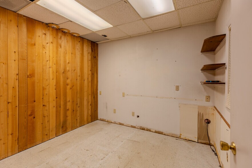 More Photos Of 4303 Memorial Hwy, Mandan Movie Radio TVStudio For Lease