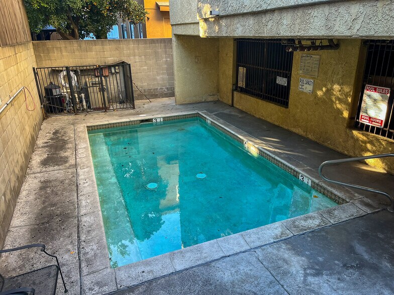 More Photos Of 13956 Vanowen St, Van Nuys Apartments For Sale