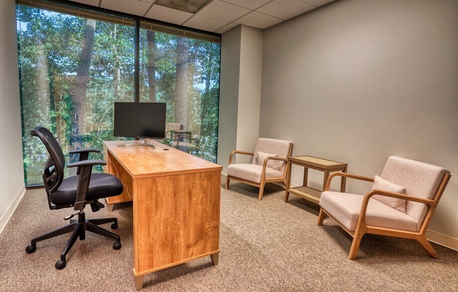 More Photos Of 9755 Dogwood Rd, Roswell Office For Lease