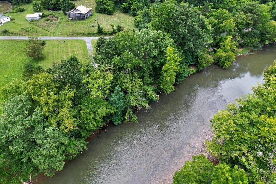 More Photos Of 19080 N Fork River Rd, Abingdon Specialty For Sale