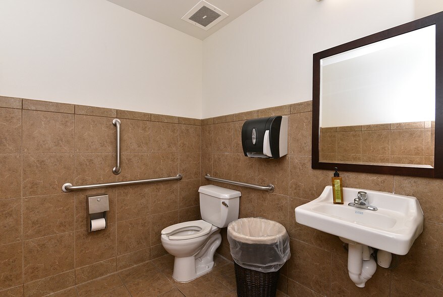 More Photos Of 34975 N North Valley Pky, Phoenix Medical For Lease
