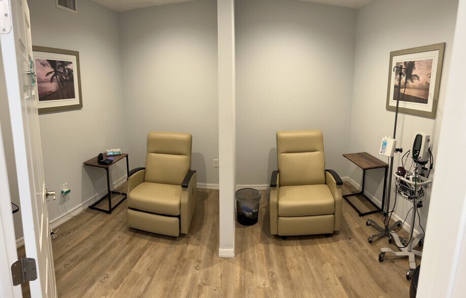 More Photos Of 1104 Kyle Wood Ln, Brandon Medical For Sale