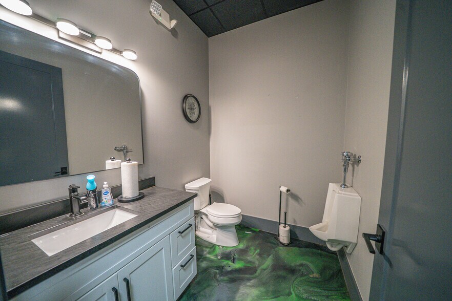 More Photos Of 2312 Bruner Ln, Fort Myers Warehouse For Lease