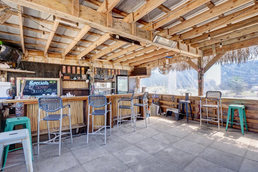 More Photos Of 2181 New River Inlet Rd, North Topsail Beach Convenience Store For Sale
