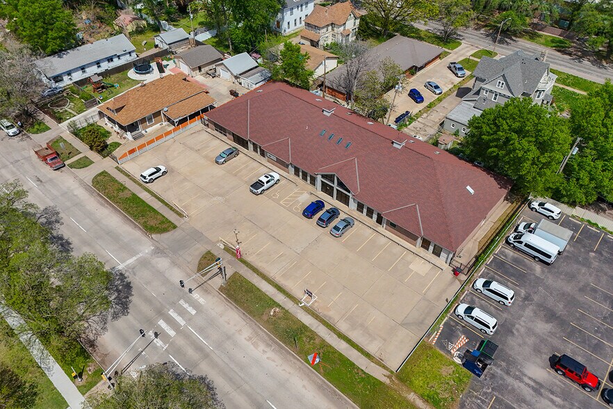 More Photos Of 1020 N Main St, Wichita Medical For Sale