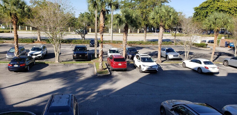 More Photos Of 8890 W Oakland Park Blvd, Sunrise Medical For Sale