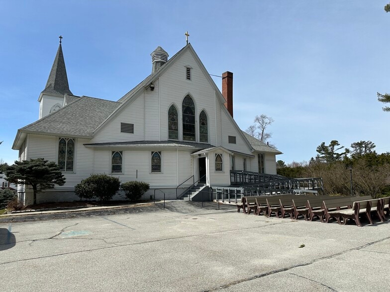 More Photos Of 652 Main St, North Oxford Religious Facility For Sale