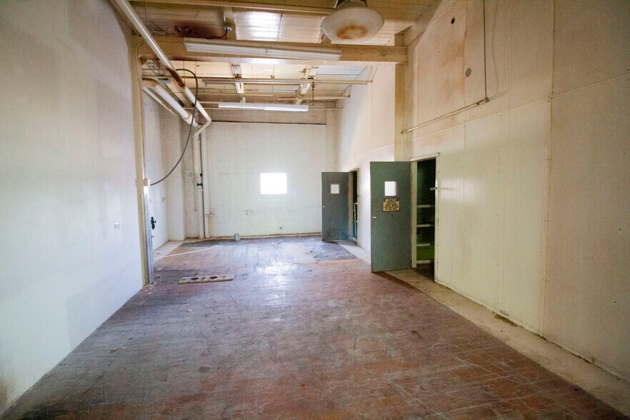More Photos Of 126 Avenue C, Springfield Manufacturing For Sale