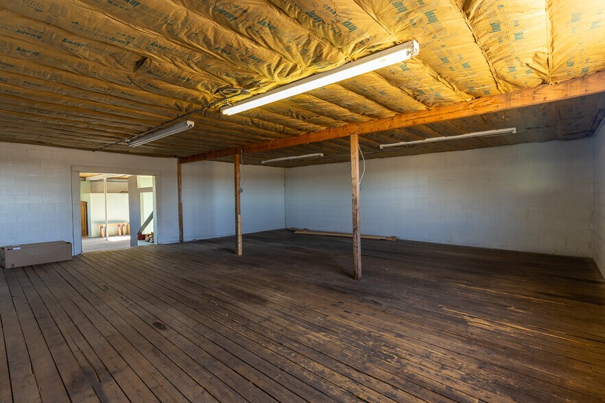 More Photos Of 27 S Broadway, Cortez Flex For Sale