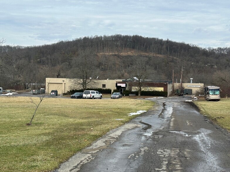 More Photos Of 90 Pattison St, Evans City Manufacturing For Lease