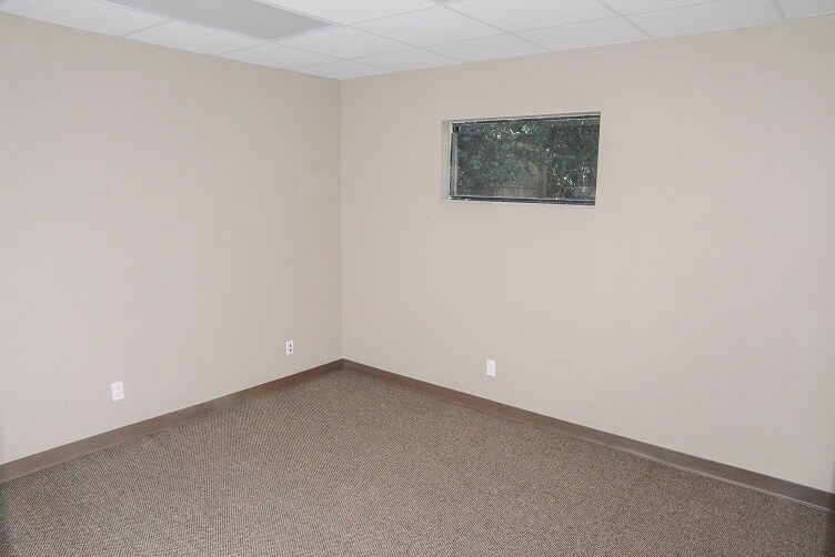 More Photos Of 911-917 S Parsons Ave, Brandon Office For Lease