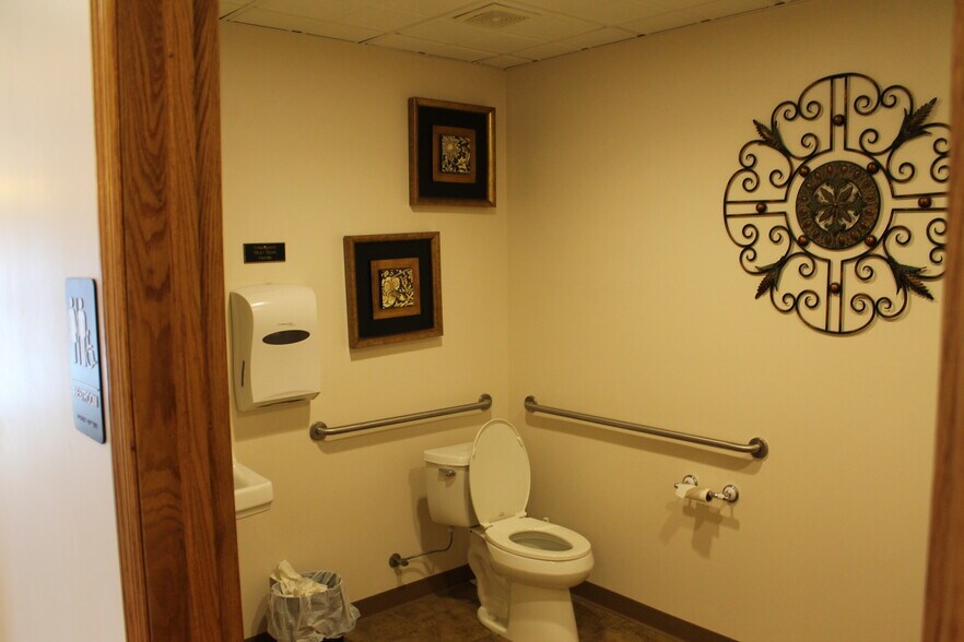 More Photos Of 215 Grove City Rd, Slippery Rock Medical For Sale