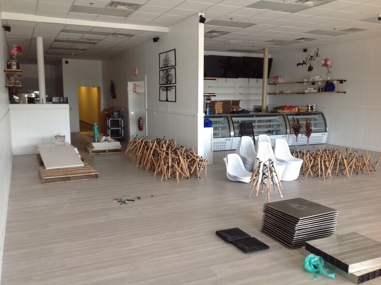 More Photos Of 74 Turnpike Sq, Milford Restaurant For Lease