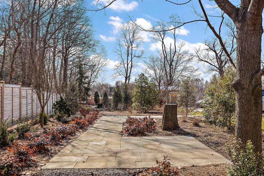 More Photos Of 3705 Kennett Pike, Greenville Office For Lease