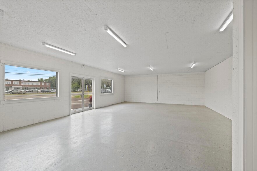 More Photos Of 317 S Old Corry Field Rd, Pensacola Showroom For Lease