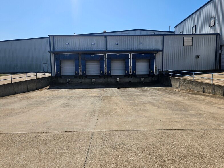 More Photos Of 2938 Brown Rd, Marshall Distribution For Sale