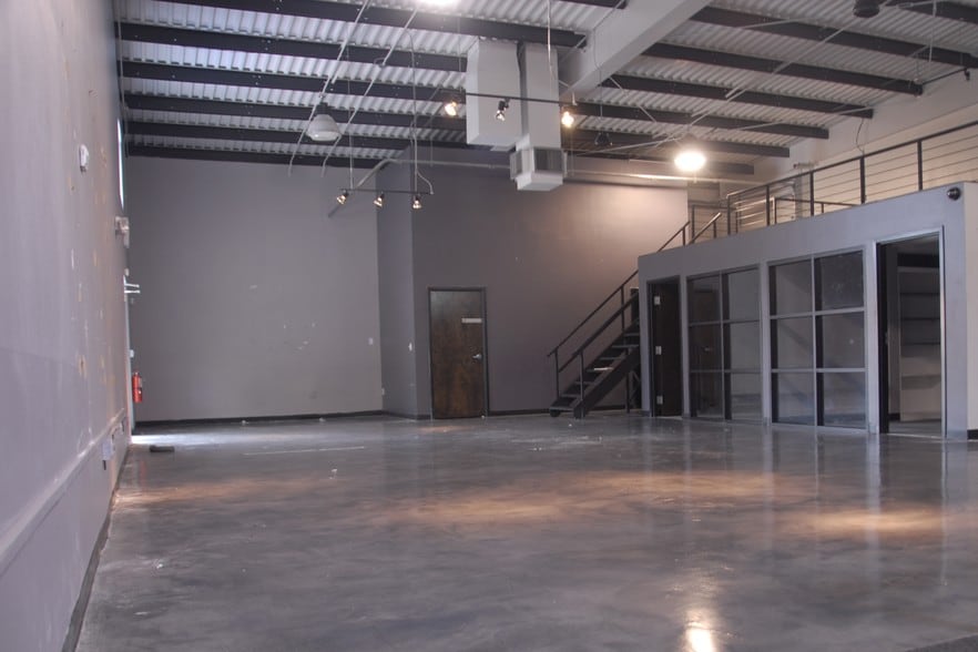 More Photos Of 2511 W Swann Ave, Tampa Storefront Retail Office For Lease