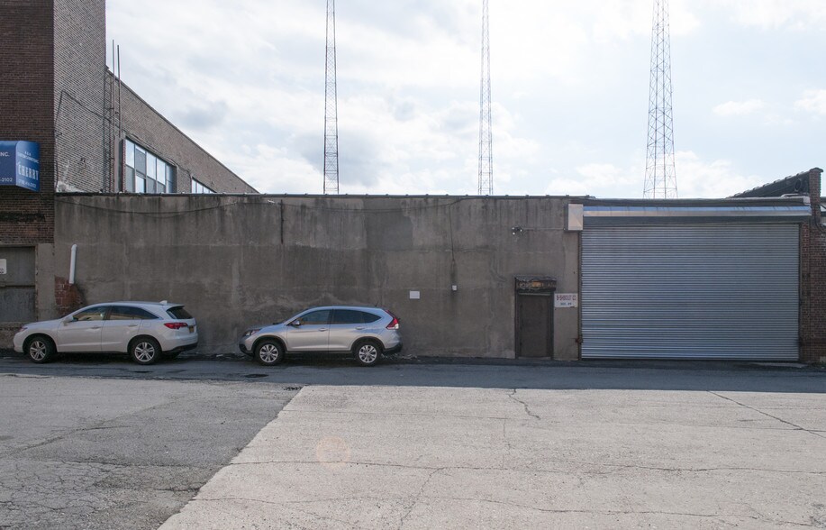 More Photos Of 51-18 Grand Ave, Maspeth Warehouse For Lease