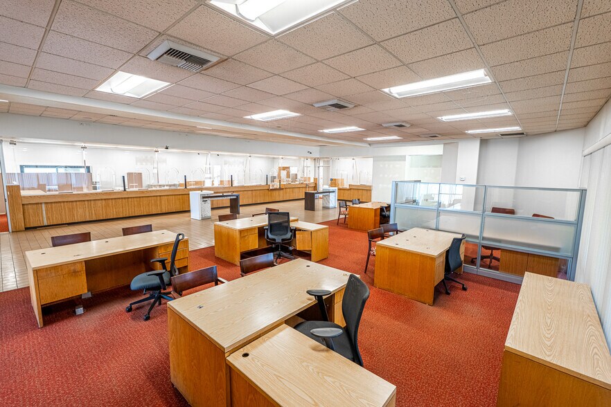 More Photos Of 2495 Lakeshore Dr, Lake Elsinore Bank For Sale