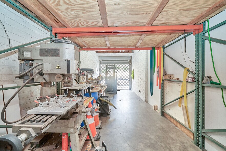 More Photos Of 1977 S Los Angeles St, Los Angeles Distribution For Sale