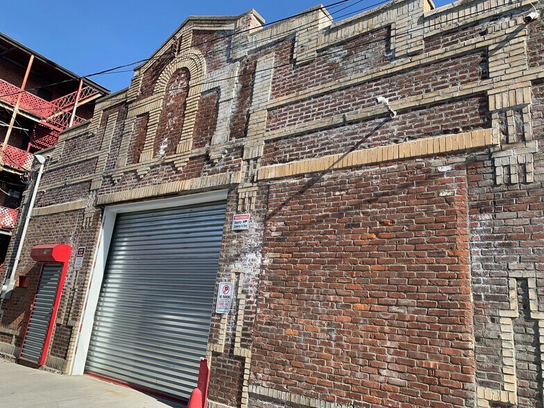 More Photos Of 15 E Farm St, Waterbury Warehouse For Sale