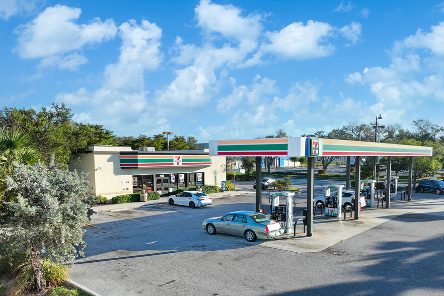 Primary Photo Of 2265 Colonial Blvd, Fort Myers Convenience Store For Sale