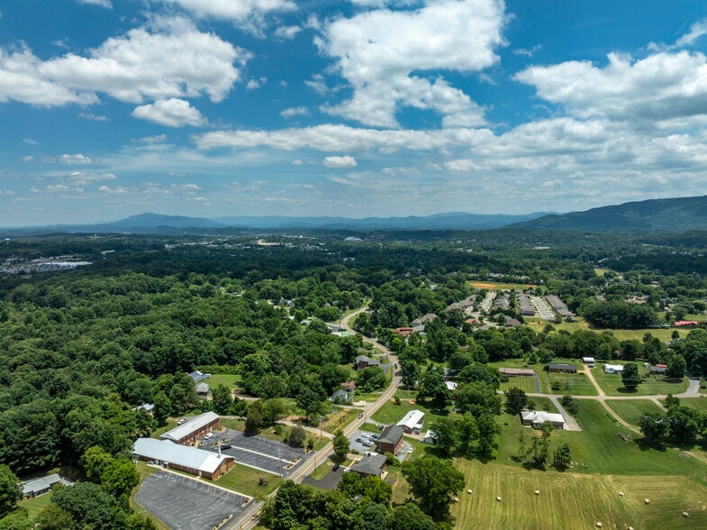 More Photos Of 3411 W Walnut St, Johnson City Apartments For Sale