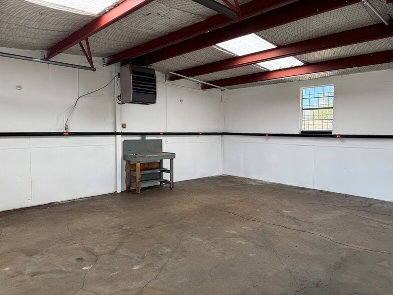More Photos Of 429 N Jefferson St, Lancaster Warehouse For Sale