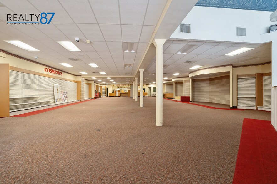 More Photos Of 107 S Franklin St, Manchester Storefront For Sale
