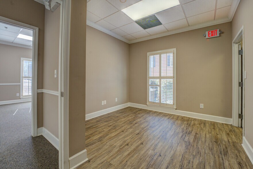 More Photos Of 1806 Over Lake Dr SE, Conyers Office For Sale