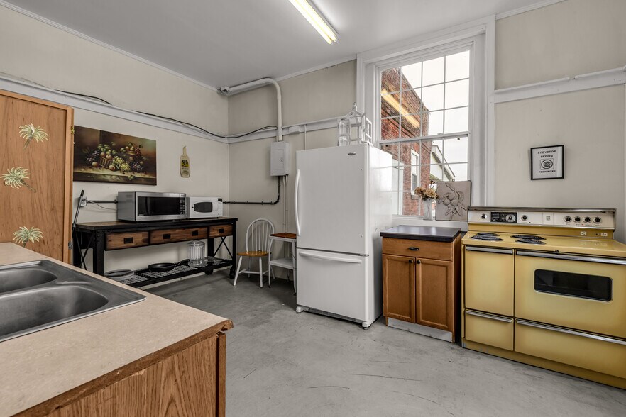 More Photos Of 119 College St, Chester Office Residential For Lease