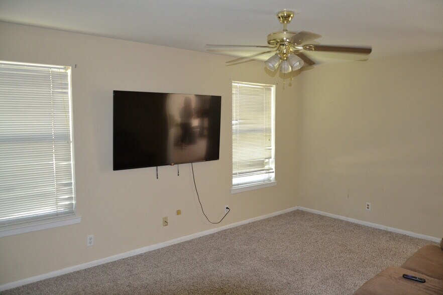 More Photos Of 100 Shady River Dr, Junction Apartments For Sale