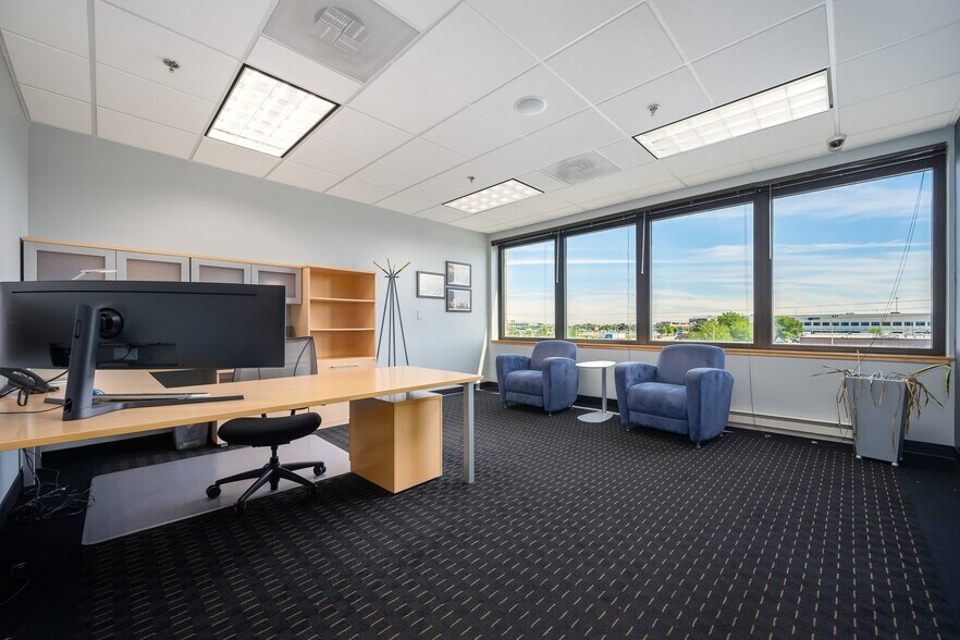 More Photos Of 10700 W Higgins Rd, Rosemont Office For Sale