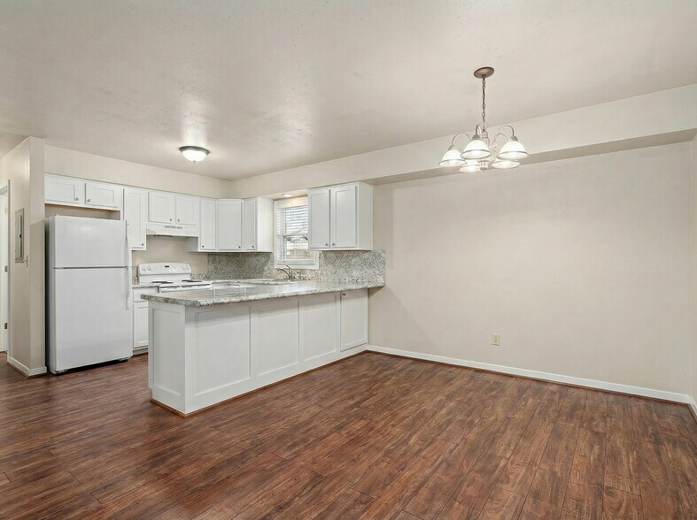 More Photos Of 401 E Main St, Brenham Apartments For Sale