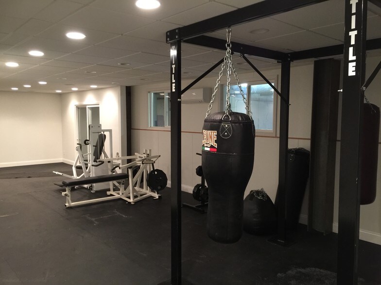 More Photos Of 2040 N Ferry St, Anoka Office For Sale