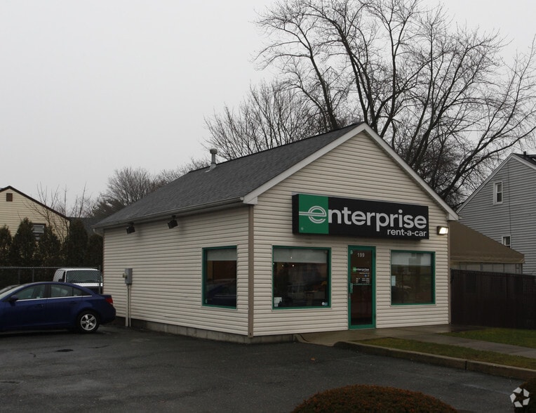 More Photos Of 199 E Montauk Hwy, Lindenhurst Freestanding For Sale