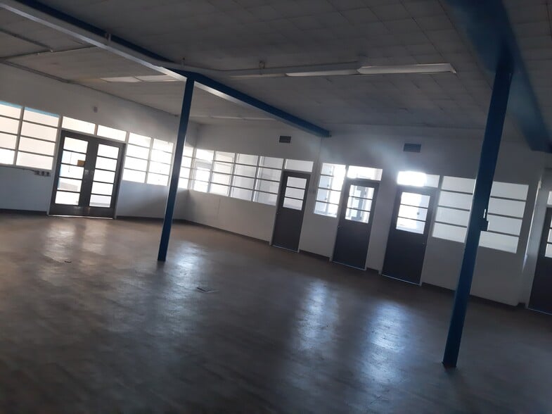 More Photos Of 510 First St, London Warehouse For Lease