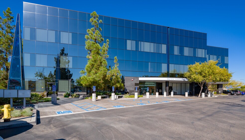 More Photos Of 900 Canterbury Pl, Escondido Office For Lease